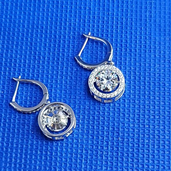 Silvery 2.0 carat Moissanite Earrings - Picture 5 of 6